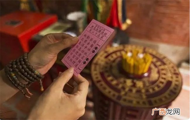 八字中当日犯岁君时对命主一年的吉凶都有哪些影响