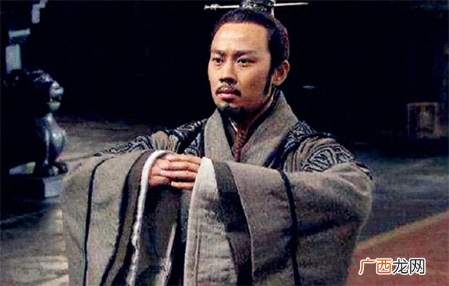 曹操击溃刘备十万大军 刘备差点自尽 关羽被逼走投无路