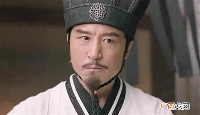 诸葛亮武乡侯就是个乡侯 级别不如魏延 也比不上姜维和王平