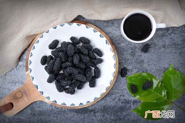 桑葚酒还有补肾养肝、利水消肿、明目养血的作用 桑葚泡酒好吗