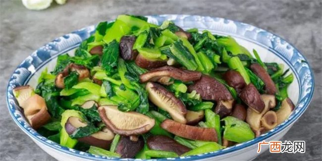 香菇炒青菜的家常做法 牢记2个小技巧 香菇入味 青菜翠绿