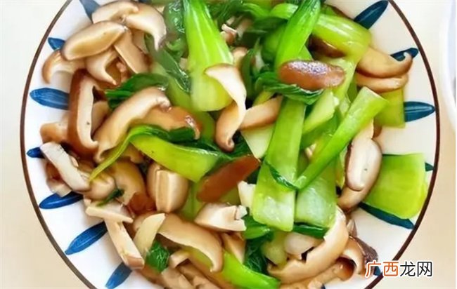 香菇炒青菜的家常做法 牢记2个小技巧 香菇入味 青菜翠绿