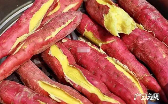 烤红薯和蒸红薯哪个更健康 烤红薯和蒸红薯的区别