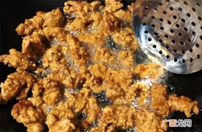 小酥肉怎么做嫩又好吃 做法有诀窍 面糊别调错 外酥里嫩满口香