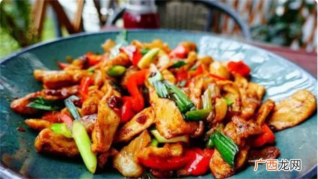 大厨教你香干回锅肉的做法诀窍 滑嫩入味 下饭下酒都过瘾