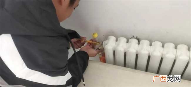 为什么要在暖气上放一碗水 开暖气要在暖气上放碗水