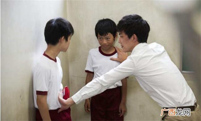 ?学生课上打架怎么办 学生课堂打架怎么处理