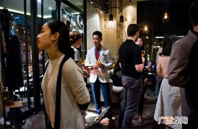 四柱中七月丙火格局在哪种情况下是靠亲人提携发家的