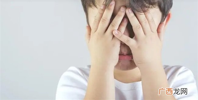孩子有错却不懂担当 稍经风雨就会被吹折 只需4步让娃学会担当