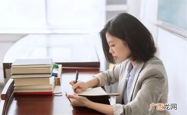 家长退群引热议 透过这种现象 我发现两个管好家长群的策略