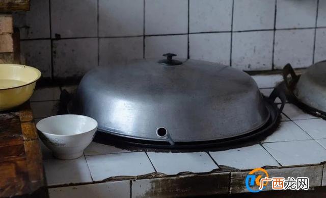 生锈的铁锅别扔了 教你一个小妙招 变废为宝 不粘锅不生锈