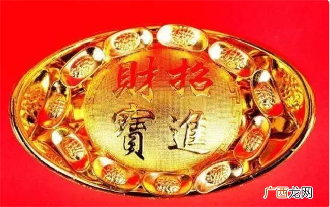 命理学中四月甲木大富大贵的命造在格局上有哪些特点
