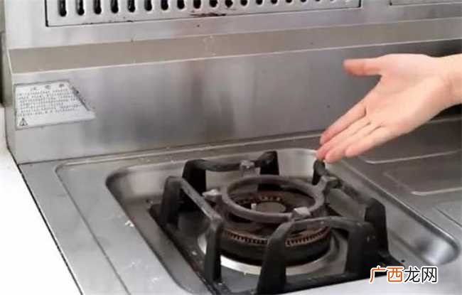 白醋倒煤气灶上有什么作用 白醋倒煤气灶上作用太棒