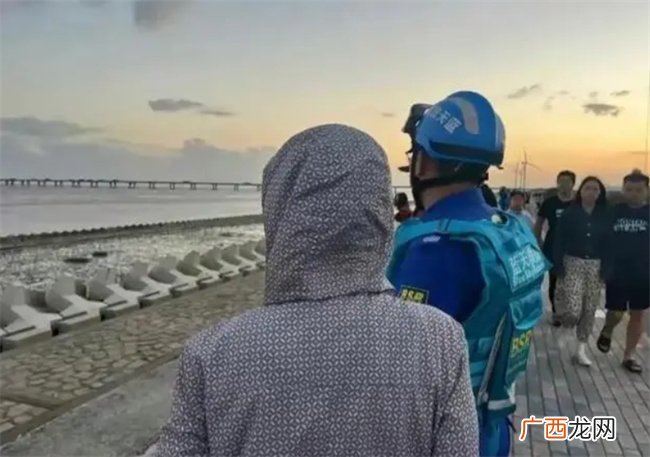 上海4岁女童海滩走失:黄元芯 快回来 请原谅爸爸这一次吧