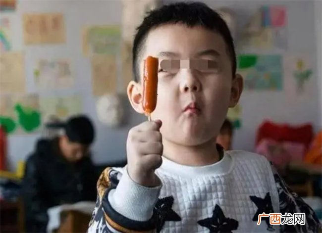 街边2 3元一根的烤肠 我真的不敢买给孩子吃了 真相是这样