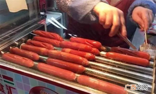 街边2 3元一根的烤肠 我真的不敢买给孩子吃了 真相是这样