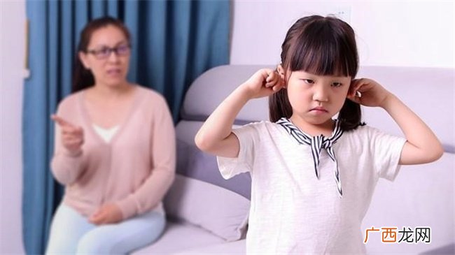 谢依霖谈全职带娃3年感受：幸福但不快乐 全职妈妈有什么价值