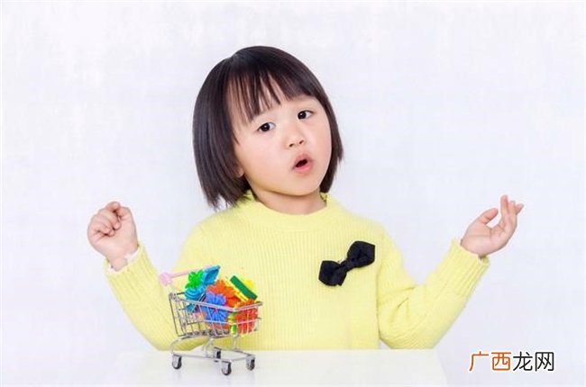 3岁女孩耍脾气 妈妈把她丢在了电梯口 娃发脾气这样做 效果佳
