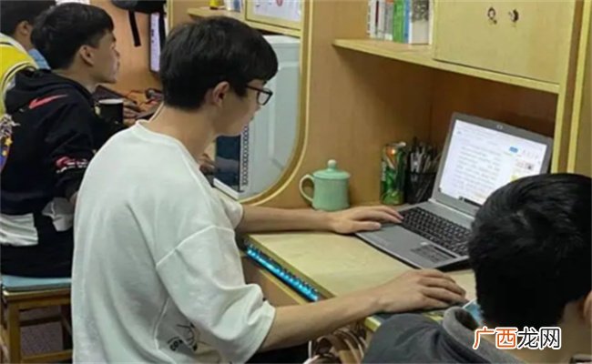 考研上岸的人太多 宿舍不够分了 研究生应该住哪里