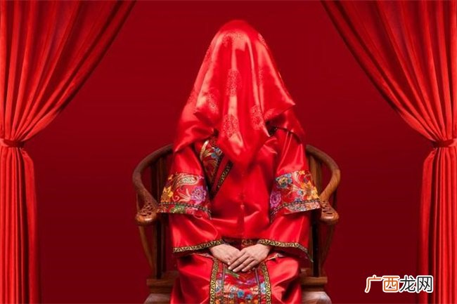 女生买500元鞋子被男友骂“败家” 两个人在一起 一定要谈钱