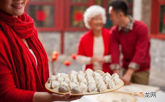 ?过年吃饺子开始于哪个朝代 过年晚上几点吃饺子
