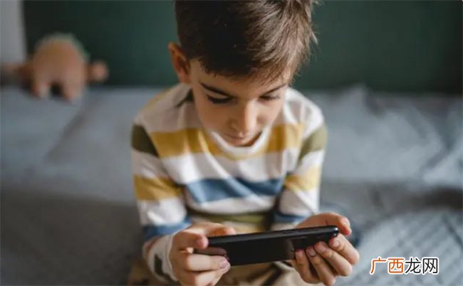 ?学生对手机上瘾怎么办 玩手机上瘾怎么办