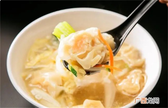 云吞与面条的完美结合 鲜美可口 肉质细嫩 垂涎欲滴