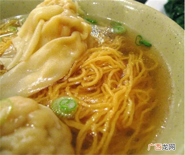 云吞与面条的完美结合 鲜美可口 肉质细嫩 垂涎欲滴