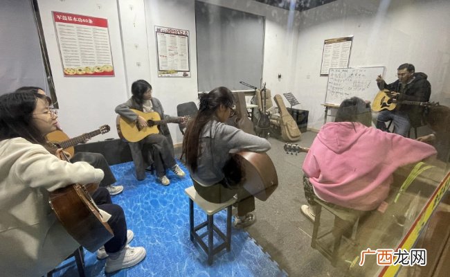 ?年轻人在线组局 500元的夜校是流量密码吗