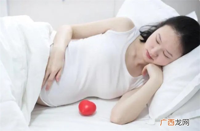 孕期为啥要左侧睡 睡对了利于胎儿发育 也能让孕妈睡得香