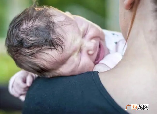 宝宝经常夜里哭 到底是怎么回事