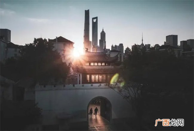 天上三奇日星月 地上三奇木土金 所谓三奇如何理解