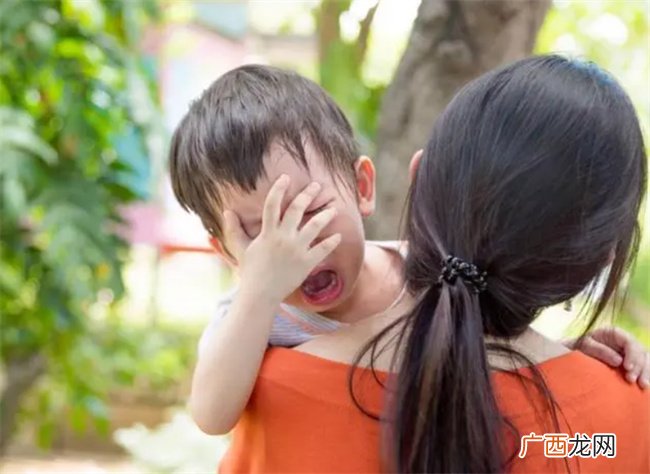 别再说孩子自私了 孩子给你分享食物时 你是怎么做的