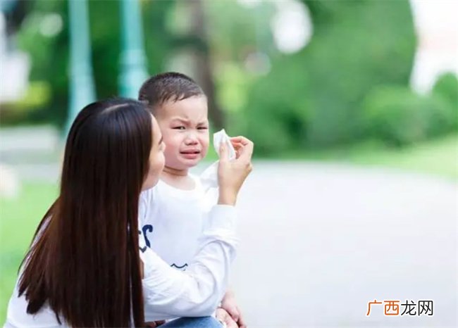 别再说孩子自私了 孩子给你分享食物时 你是怎么做的