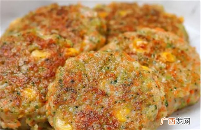 自制一款美味蔬菜饼 加上鲜美的虾 可口翻倍 让人垂涎欲滴