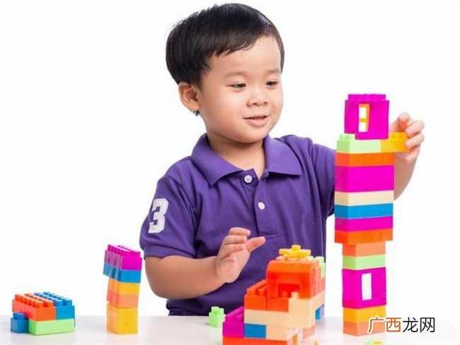 宝宝自言自语的原因 了解后 爸妈内心欣喜不已