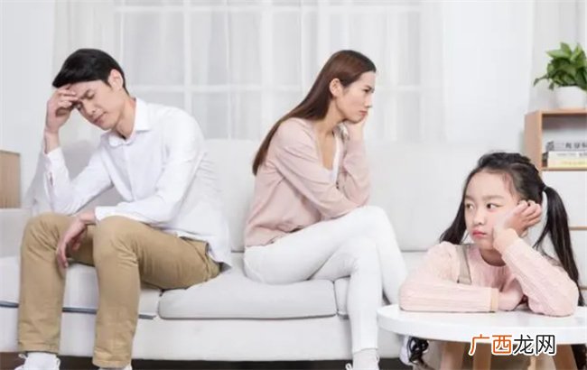 孩子喜欢砸玩具怎么教育 小孩抢玩具该如何教育