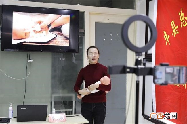 生完孩子请月嫂有用么