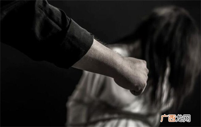 梦见打女人脸是什么征兆 男人梦见自己扇女人耳光