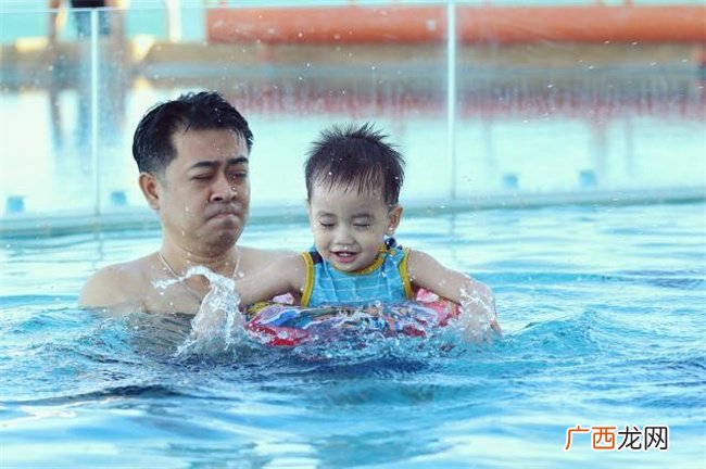 孩子学游泳要准备什么东西