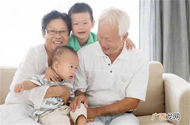 帮子女带孩子是应该的吗