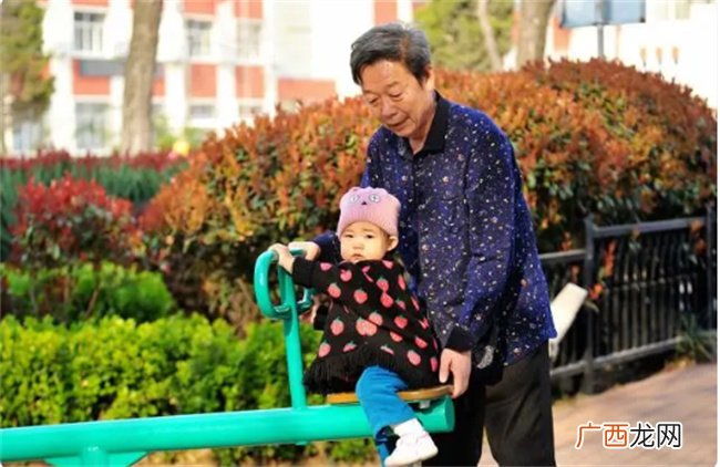 帮子女带孩子是应该的吗