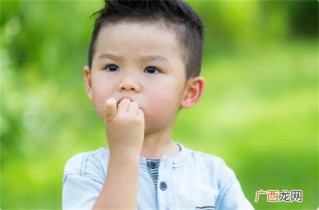 孩子这么大了还吃手咬指甲怎么办呢
