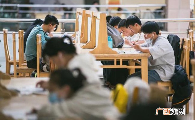 从清华转到双非院校，“逆向转学”为何受关注