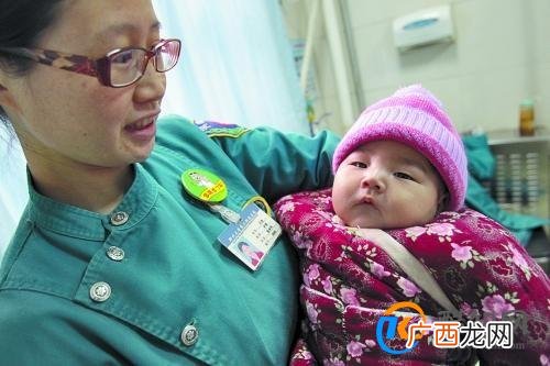 河南一被弃养男婴遭姥姥拒收 为什么会被弃养