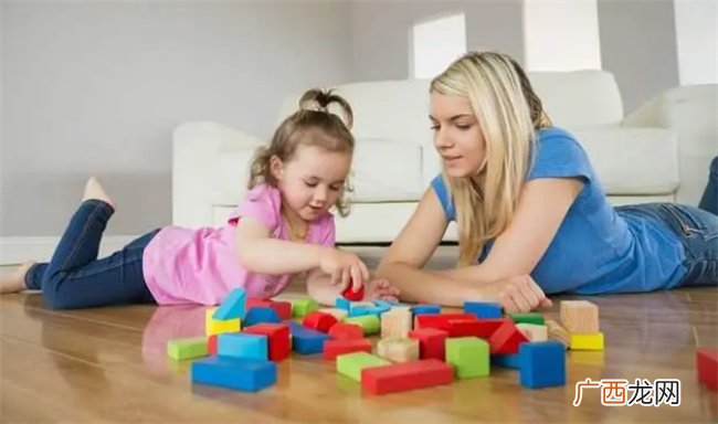 孩子争抢玩具怎么办 如何处理幼儿争抢行为