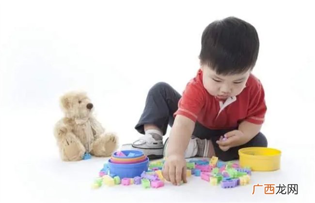 孩子争抢玩具怎么办 如何处理幼儿争抢行为