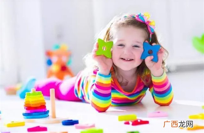 孩子争抢玩具怎么办 如何处理幼儿争抢行为