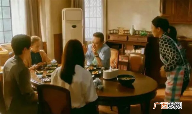 那些从小缺爱的女孩长大后怎样了呢