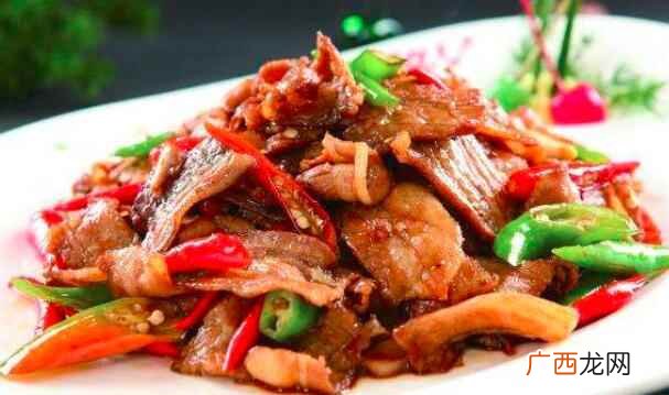 爆炒五花肉这道菜光是听名字就能够引起人的食欲 爆炒五花肉的做法